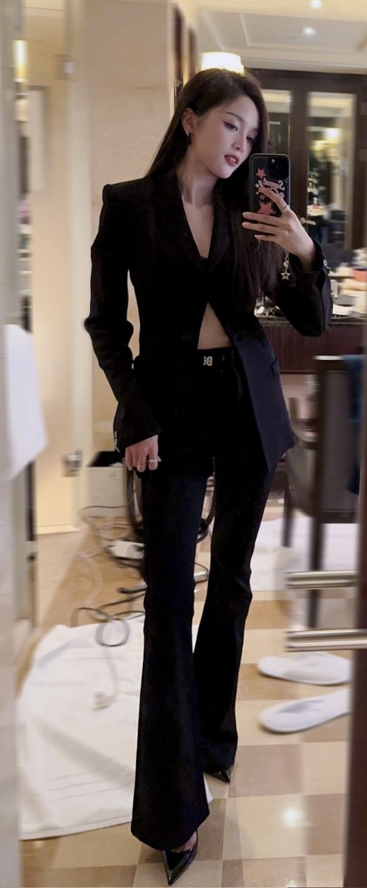 吴宣仪西服
