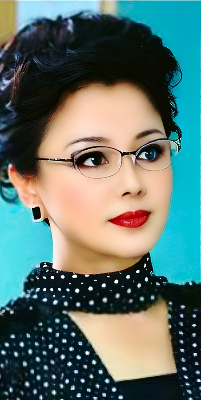 于小慧,1965 年 12 月 20 日出生于辽宁省丹东市,中国内地女演员.