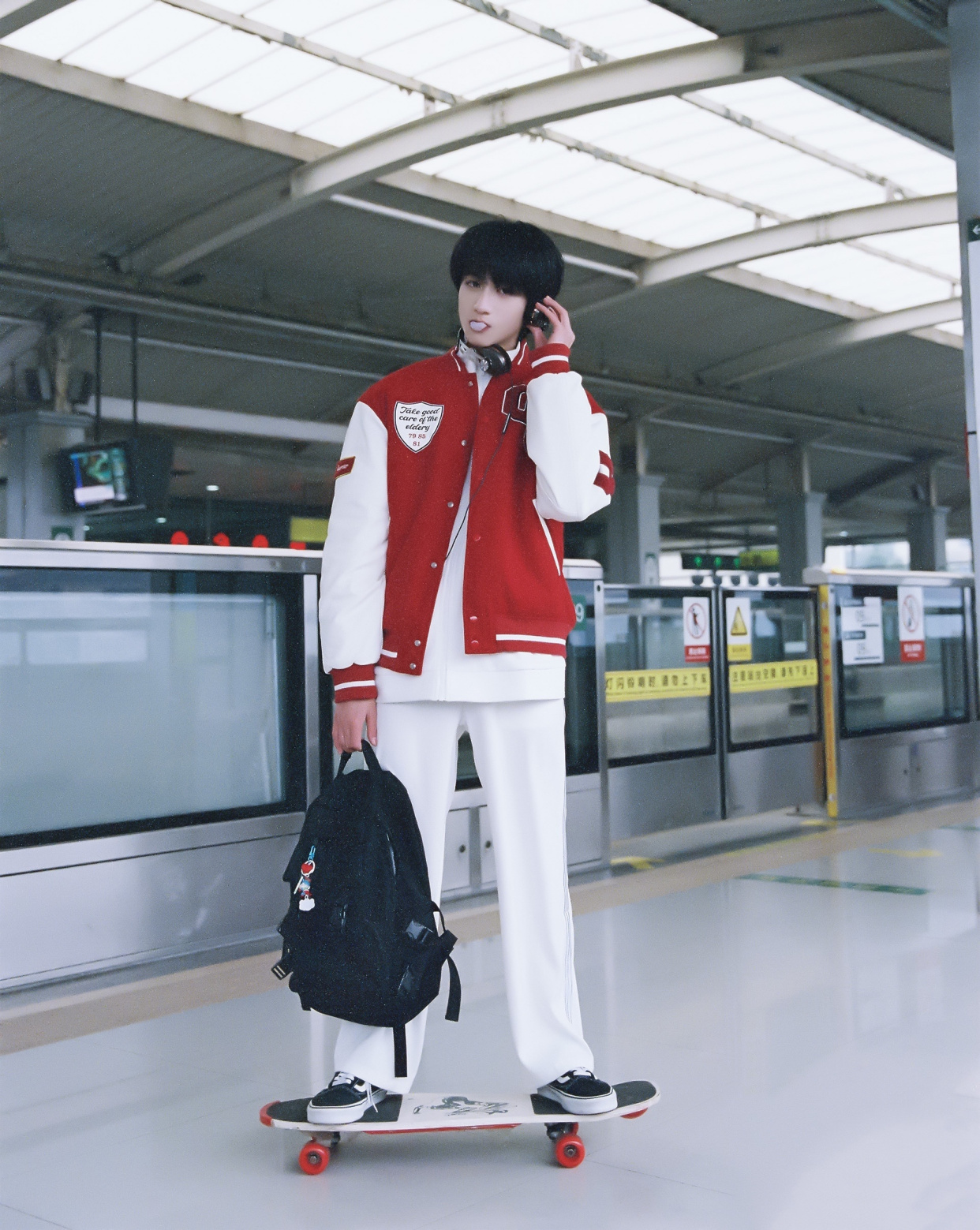 "你好啊,山城少年阿志" 心动预警朱志鑫《自我介绍》写真