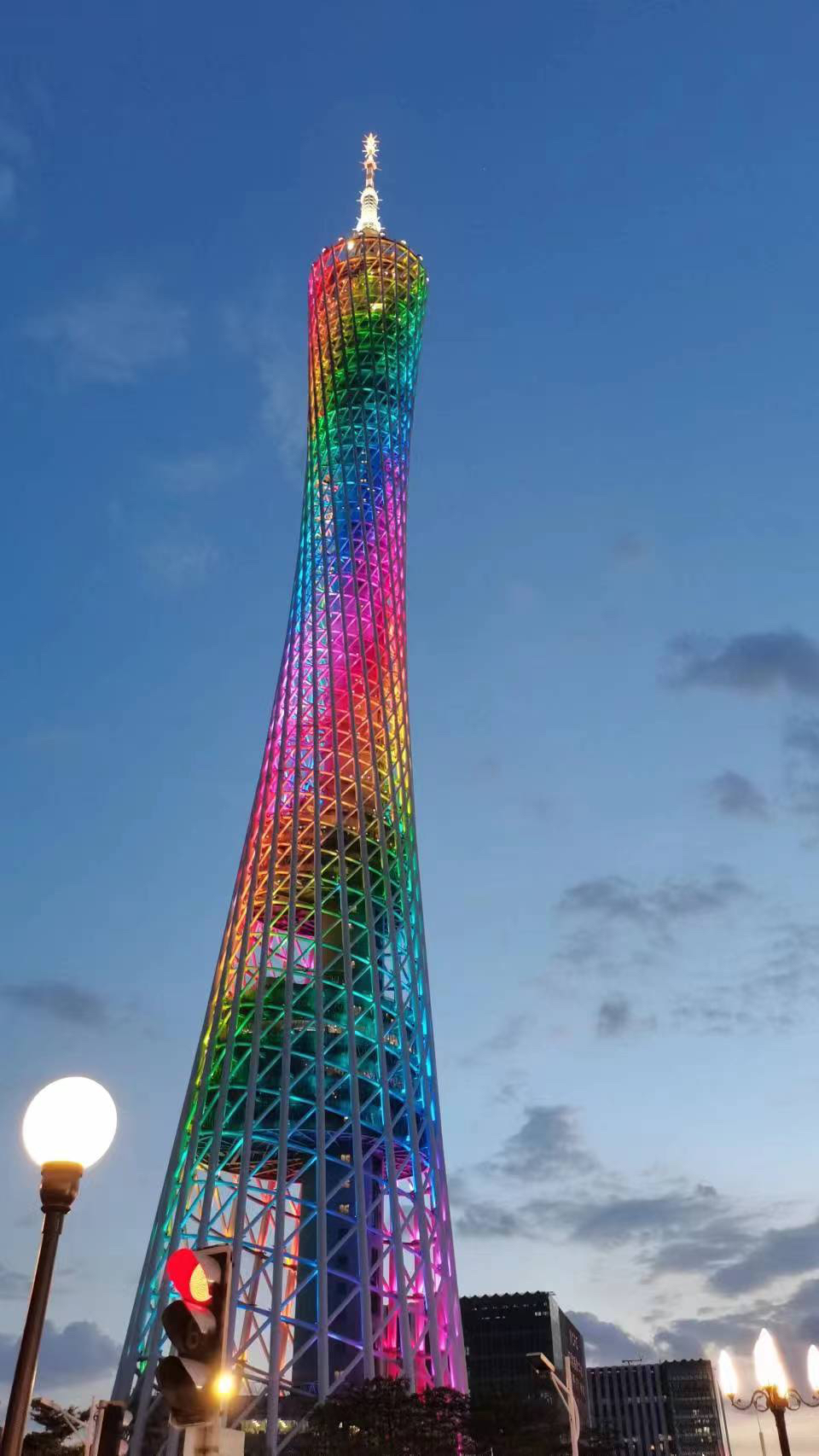 站在广州塔460米高空夜景