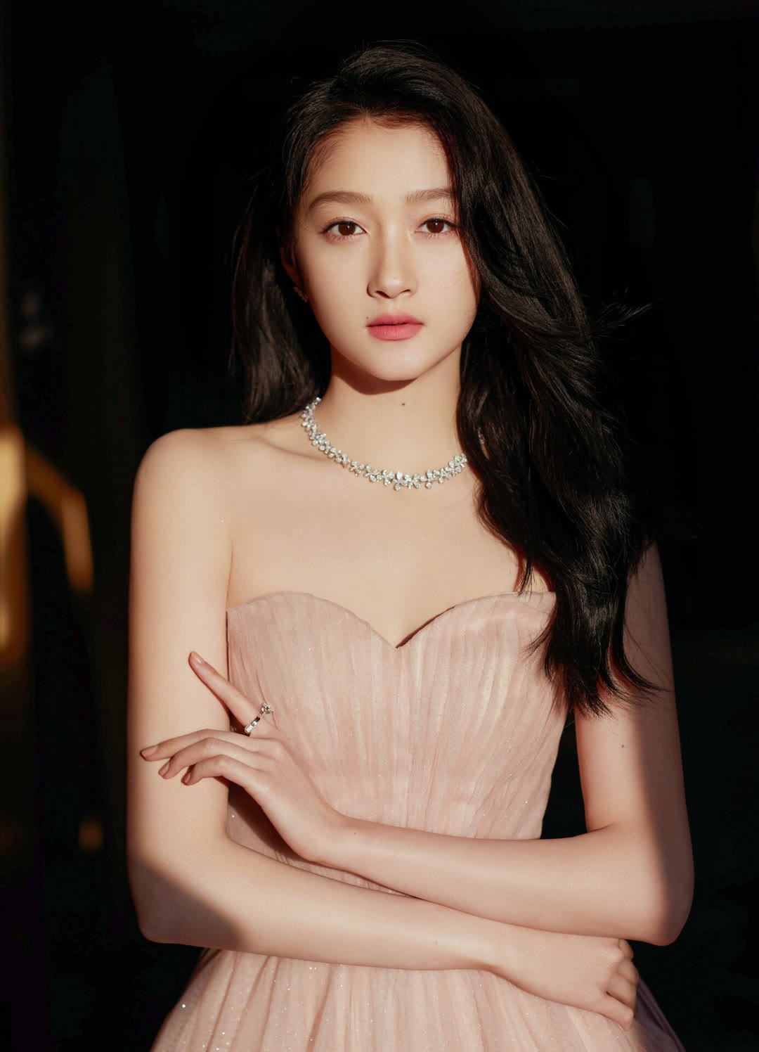 来一波盛世美颜关晓彤