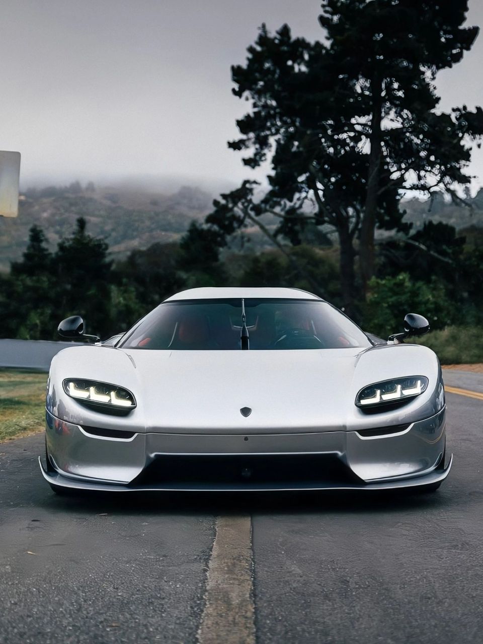 科尼赛克cc850是瑞典超级跑车制造商科尼赛克(koenigsegg)基于ccxr