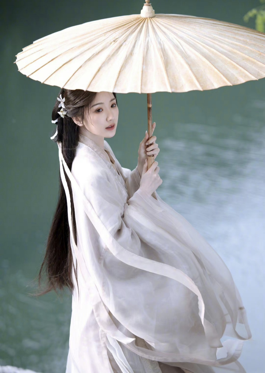 毛晓彤古装真的好美,终于可以看到美美的古装剧了,你是又美又柔!