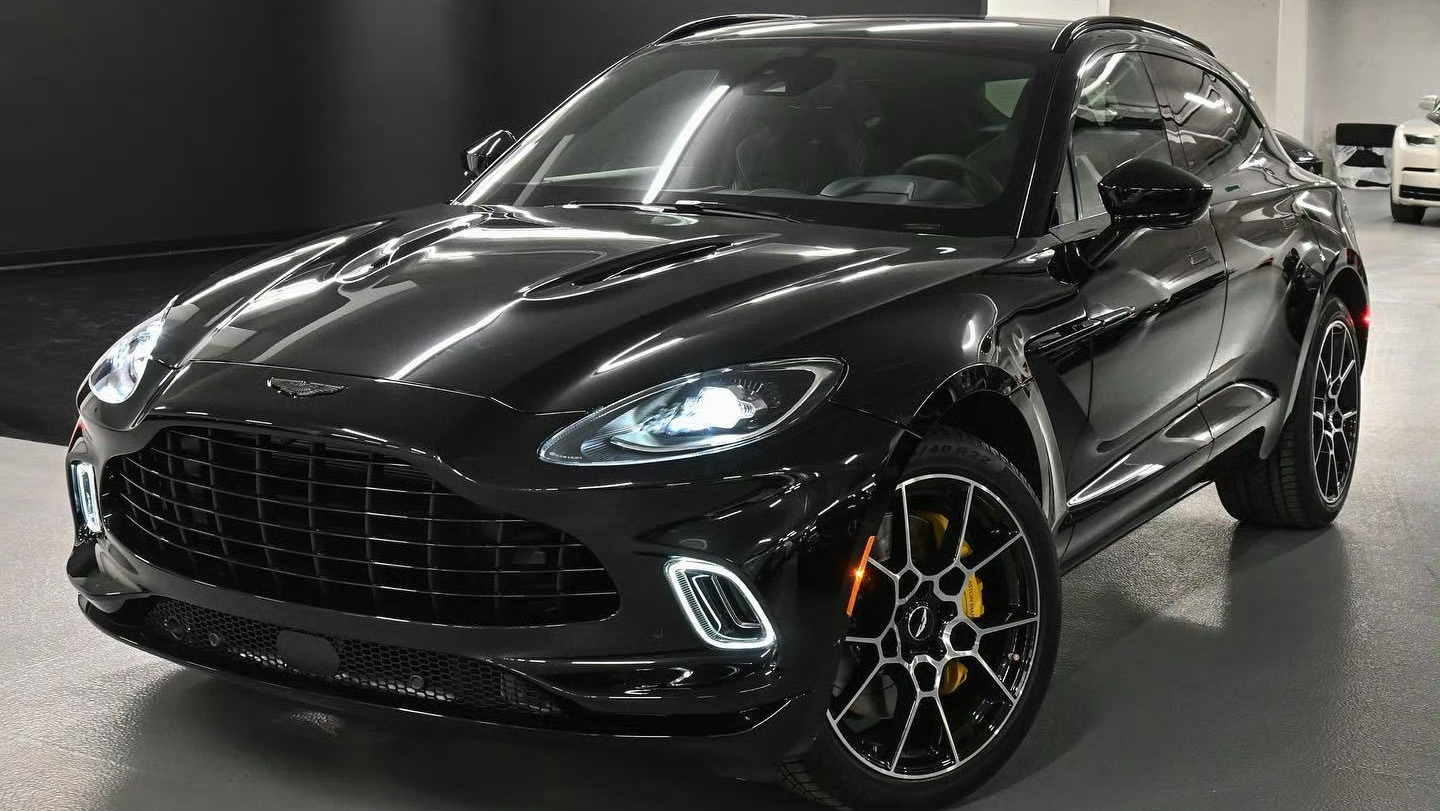 阿斯顿马丁dbx:196.8万元起,新增10种车色,无框车门