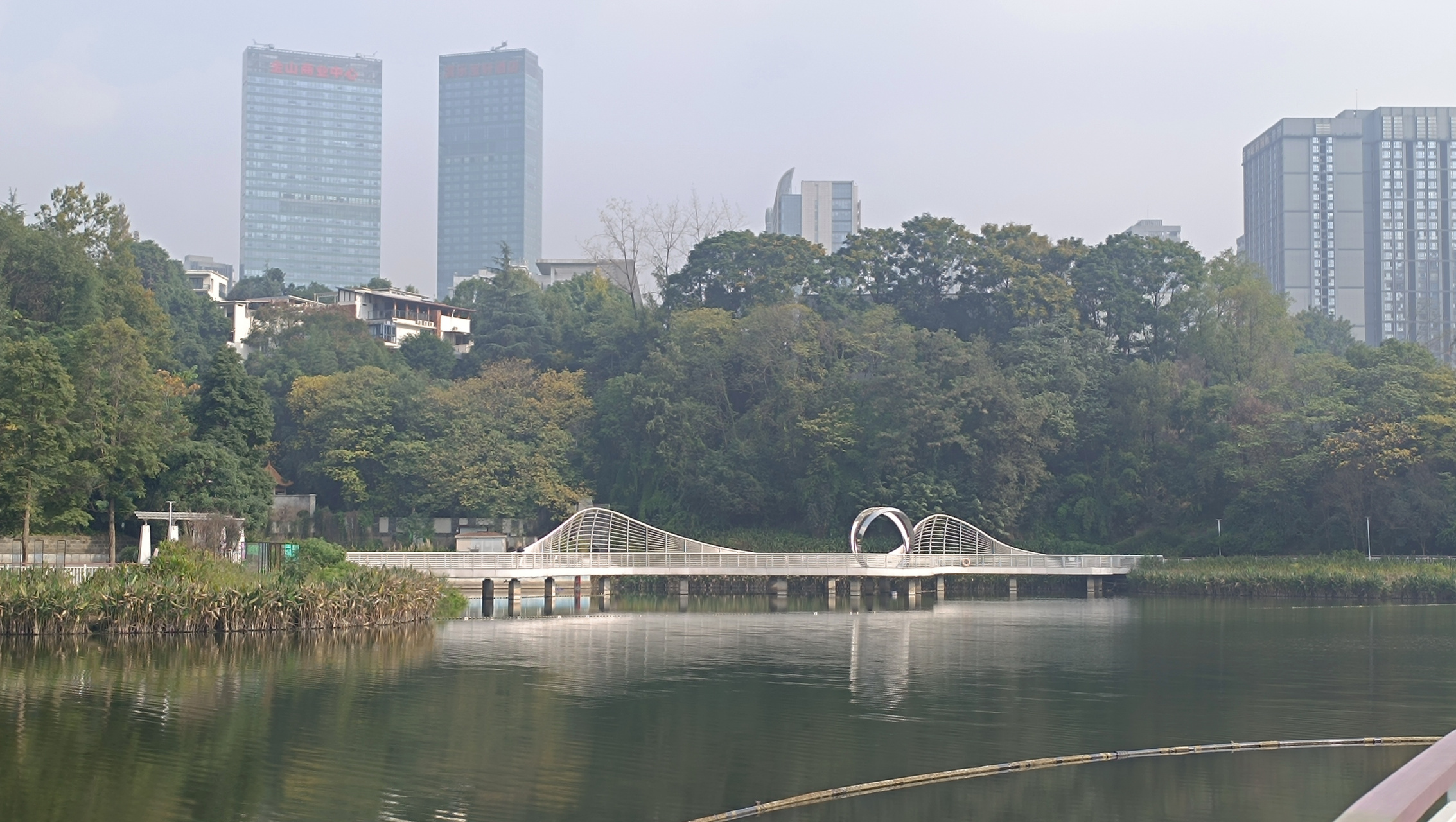 重庆金山公园 是一座典型的山地综合性公园,位于渝北区,2014年6月