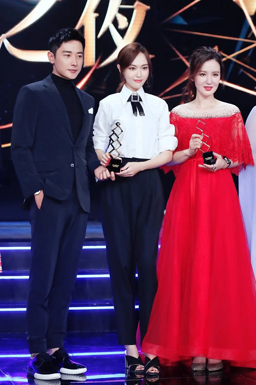 微博之夜罗晋和唐嫣夫妇合照写真