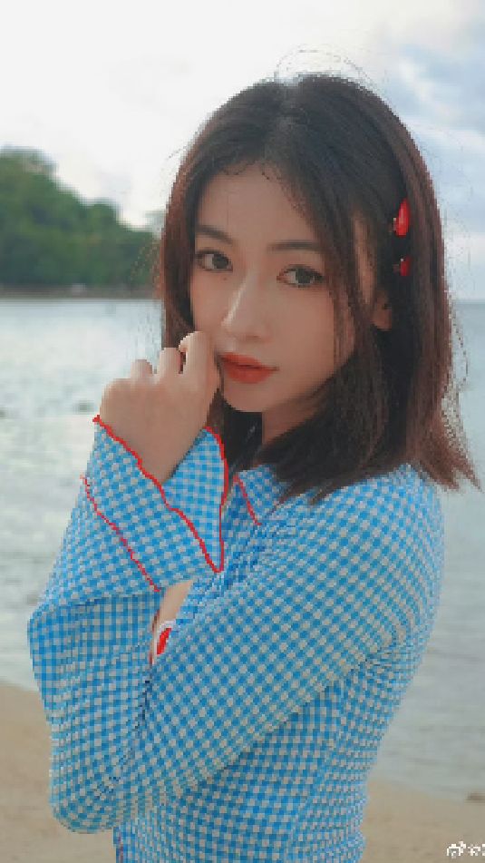 吴谨言,难得一见的泳装照,小鸟依人的身材