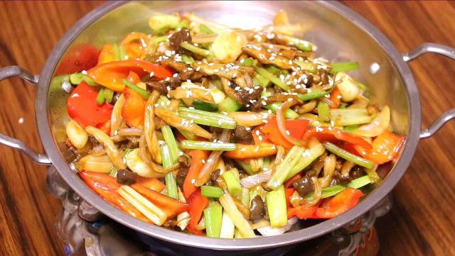 "什锦蔬菜"的新做法,色泽诱人,好吃过瘾!