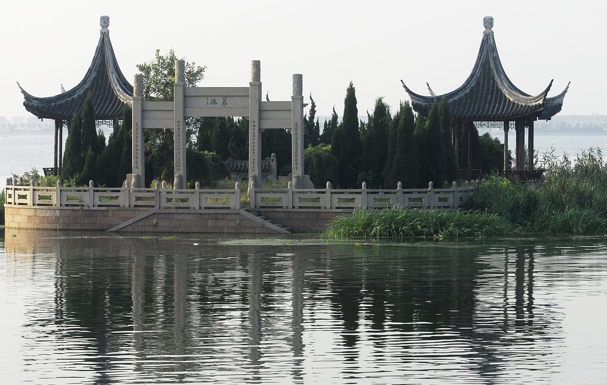 历经近千年不曾被水淹,这就是锦溪八景之一的陈妃水冢,墓冢立于锦溪镇