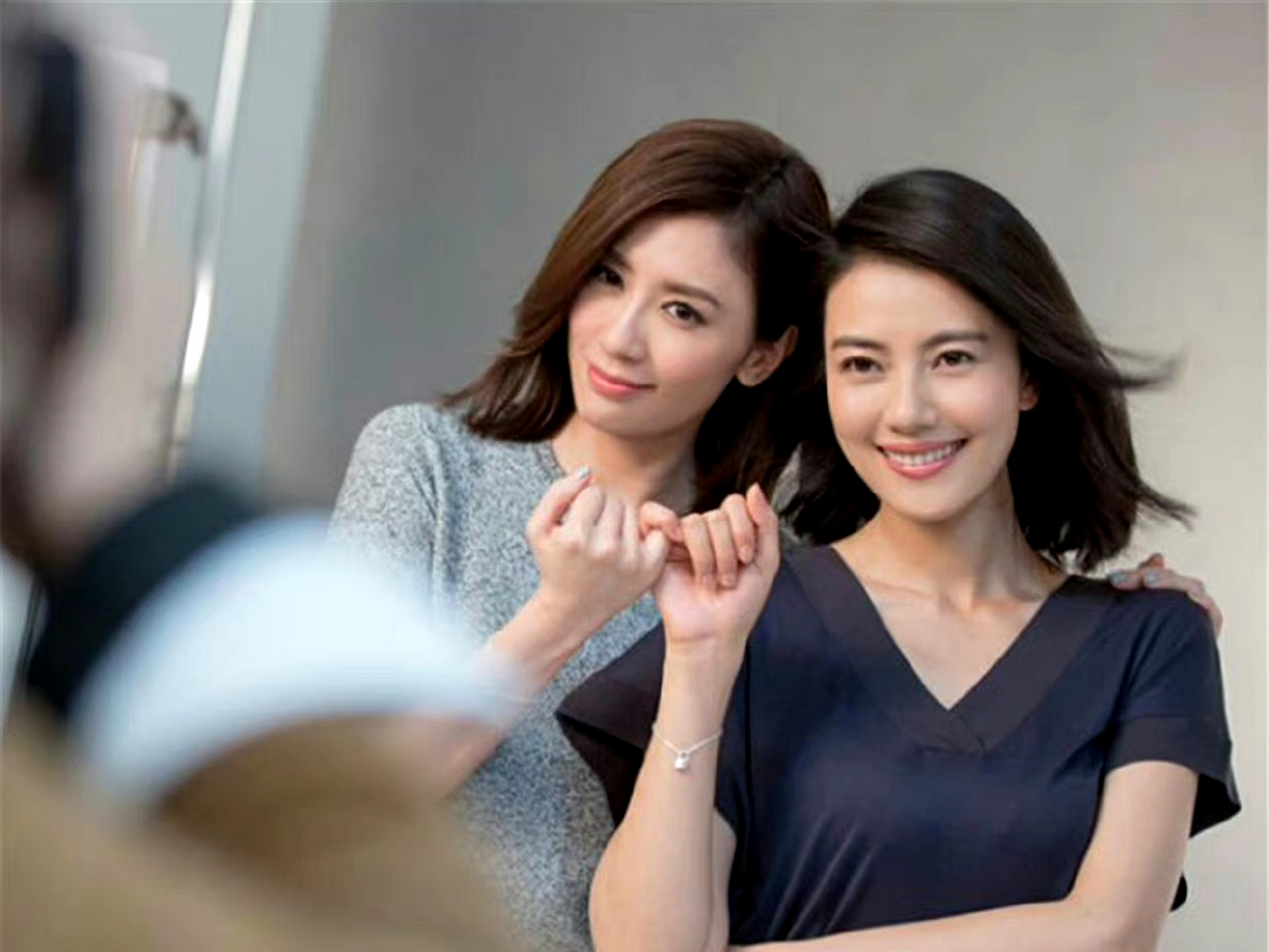 贾静雯晒与高圆圆合照,赵敏周芷若同框啦,梦回倚天屠龙记!