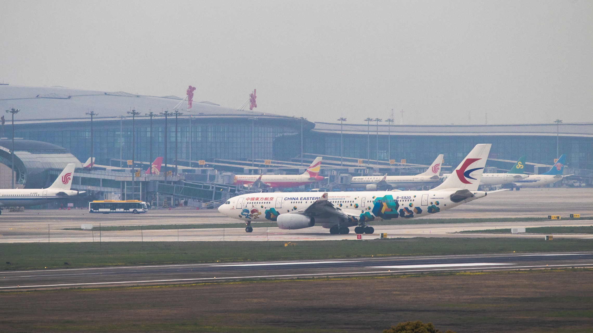 远看东方航空a332