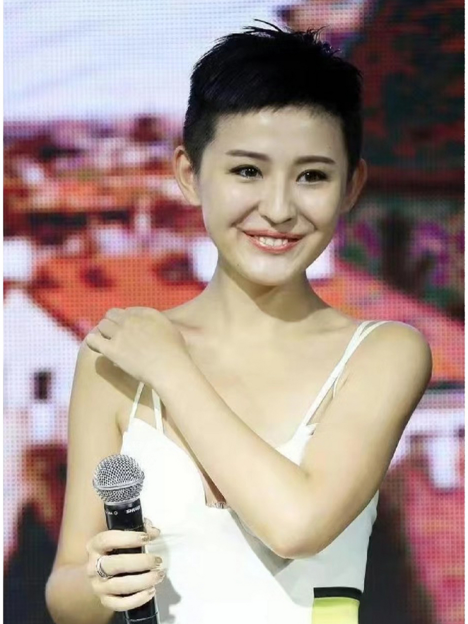 长得好看的女生寸头也好看[嘿哈]