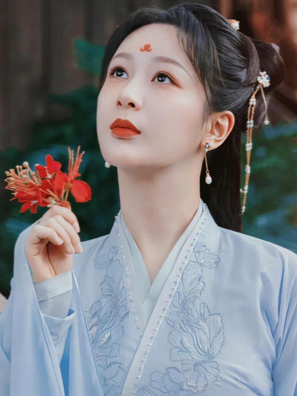 最近《长相思》这部电视剧,可谓是火出圈了.