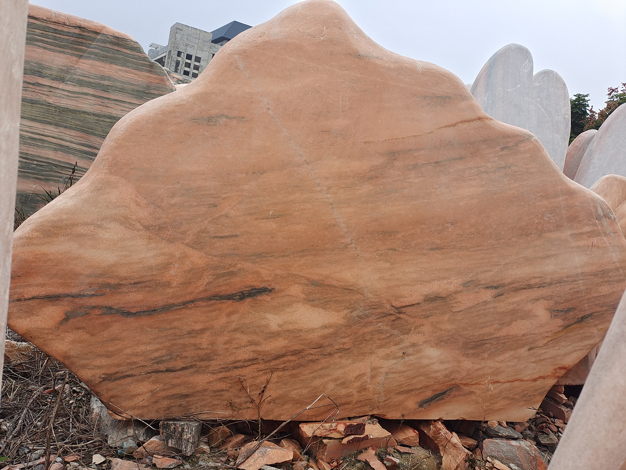 带您走进晚霞红景观石大观园