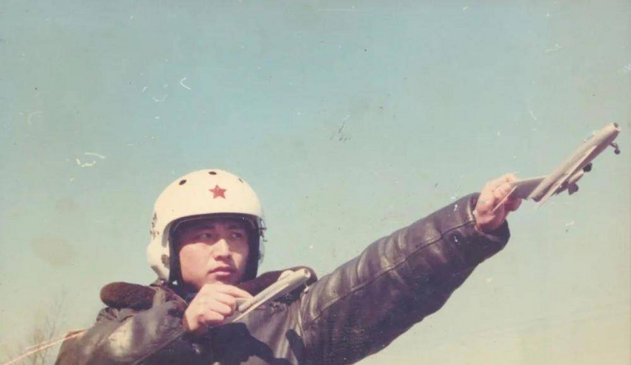 南海撞机事件22周年,我们应该记住英雄王海同志.