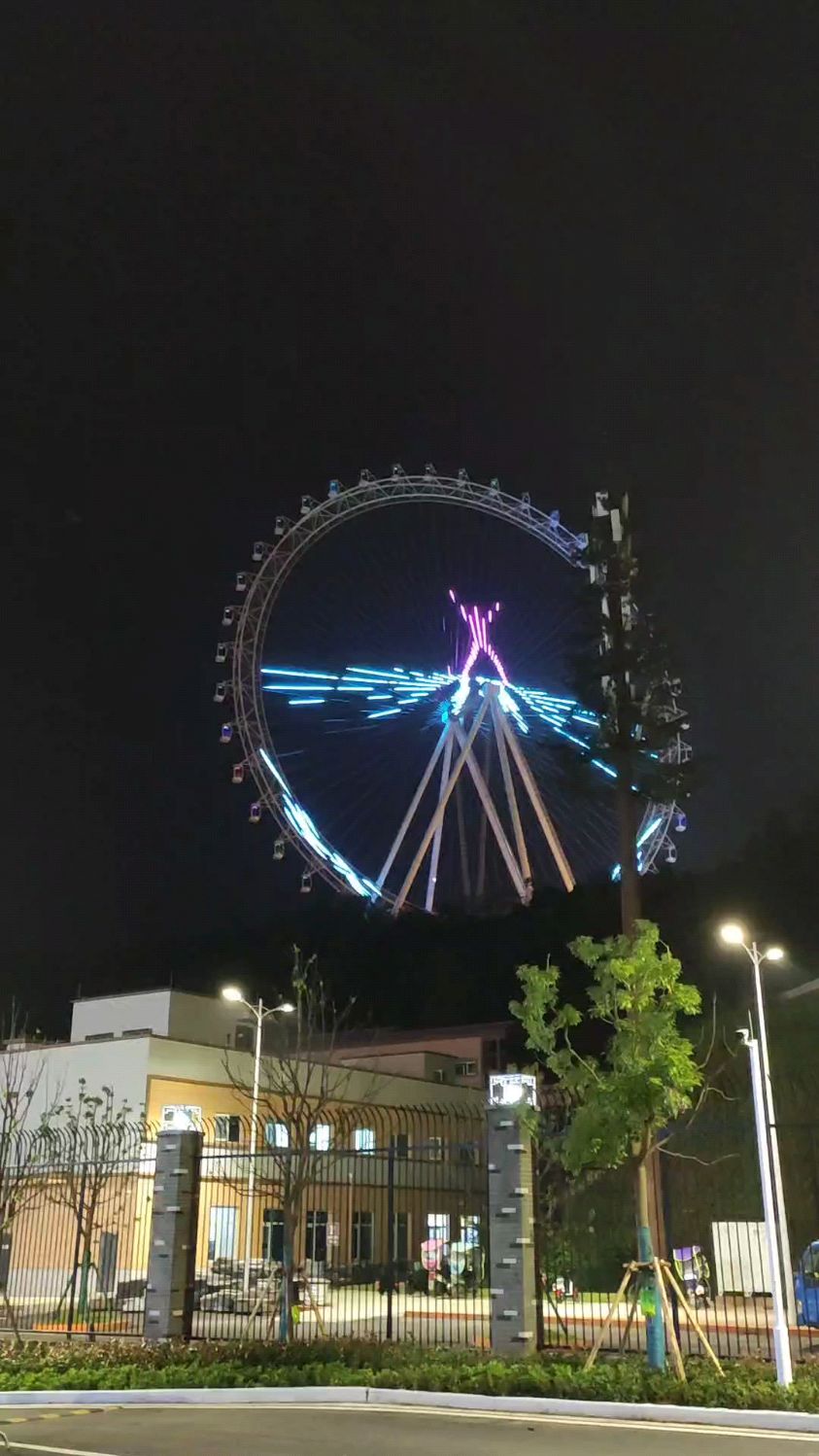 重庆融创文旅城渝乐小镇这个摩天轮夜里超级吸睛呀,要去要去