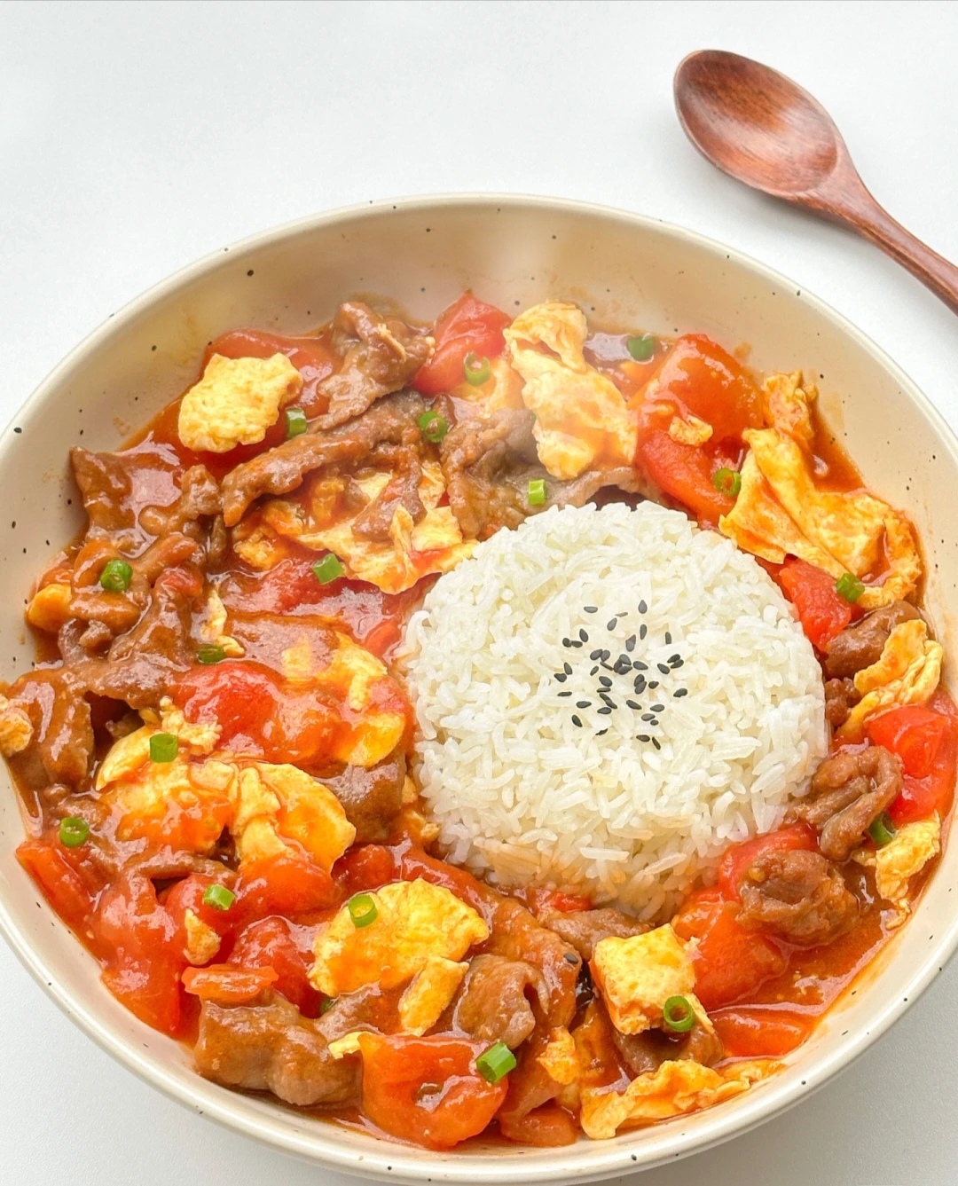 番茄滑蛋牛肉饭	酱汁浓郁好吃到舔盘!