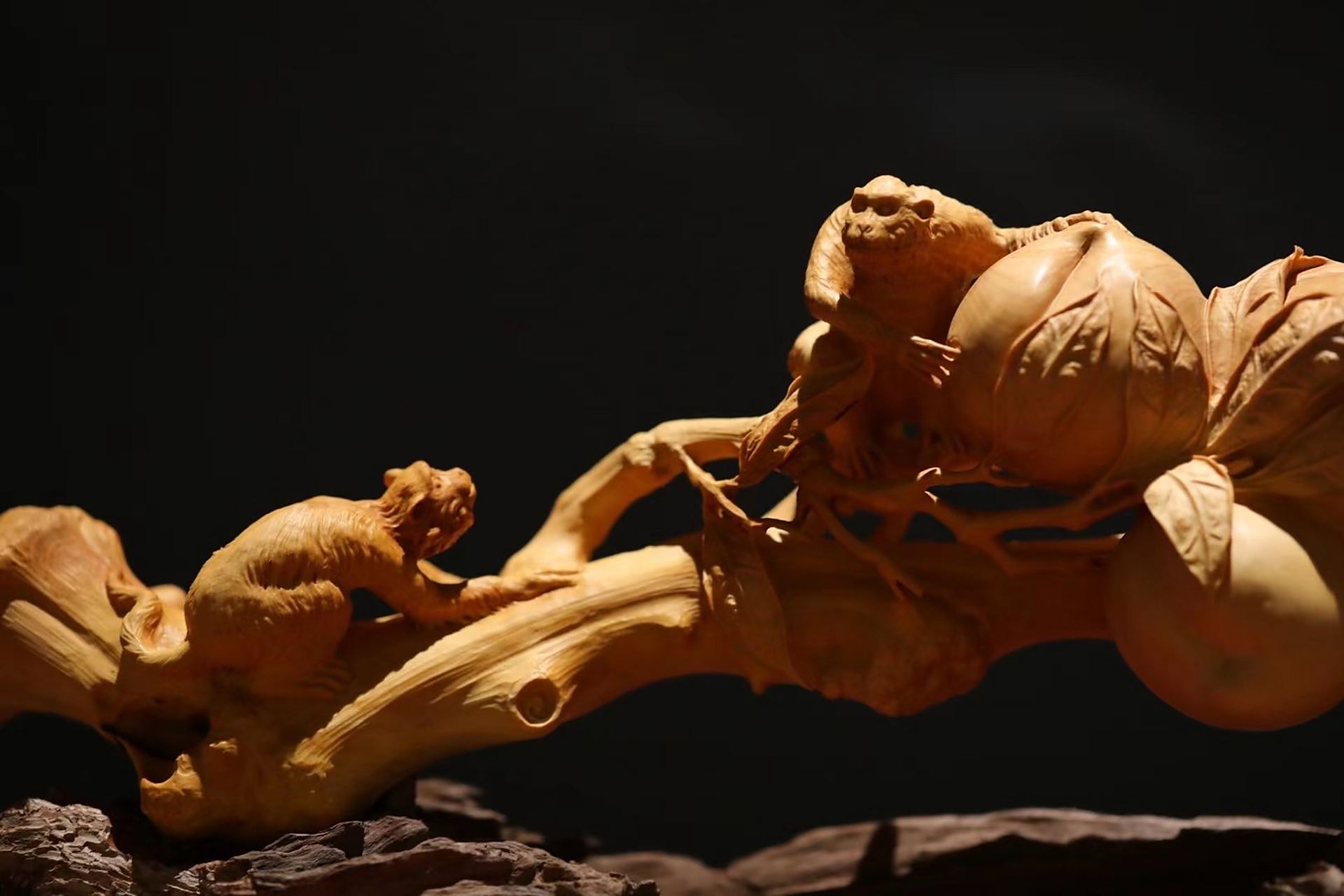 小叶黄杨|灵猴献寿  小叶黄杨木雕,整料一体,细节处理到位,名师全手工