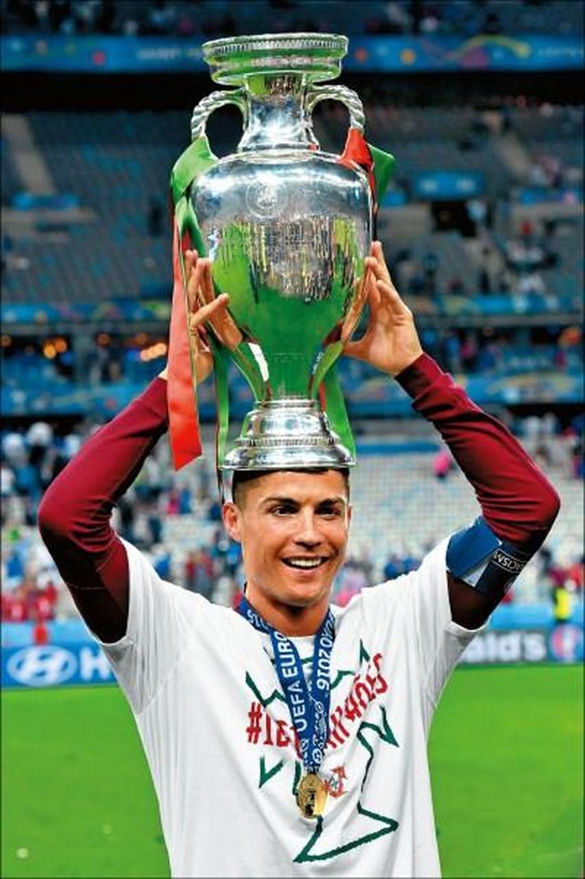 我无法经历贝利的时代,但有幸经看到了马拉多纳的时代,见证了c罗和