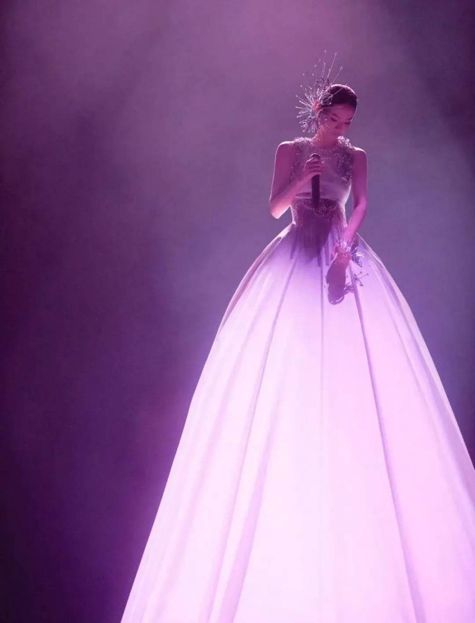 戚薇演唱会lucky和李承铉到场助阵 听到戚薇回忆杀的歌,还看到了可爱