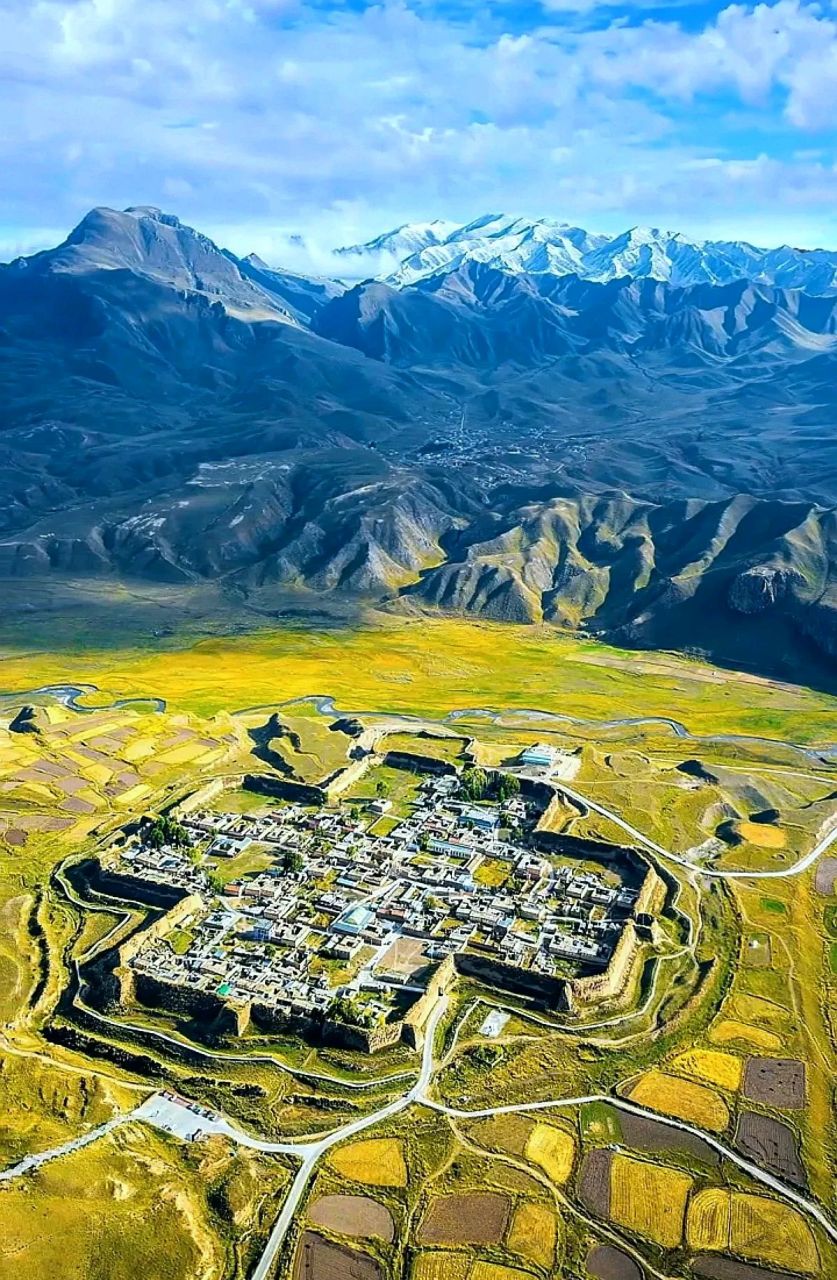 甘肃夏河县八角城,亦名龟城,相传始建于西汉年间,至今已有2000多年