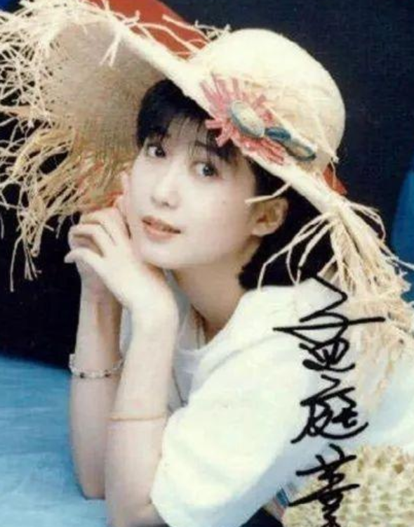 曝出轨事务女性助理的知名女明星,前丈夫发表激烈言辞