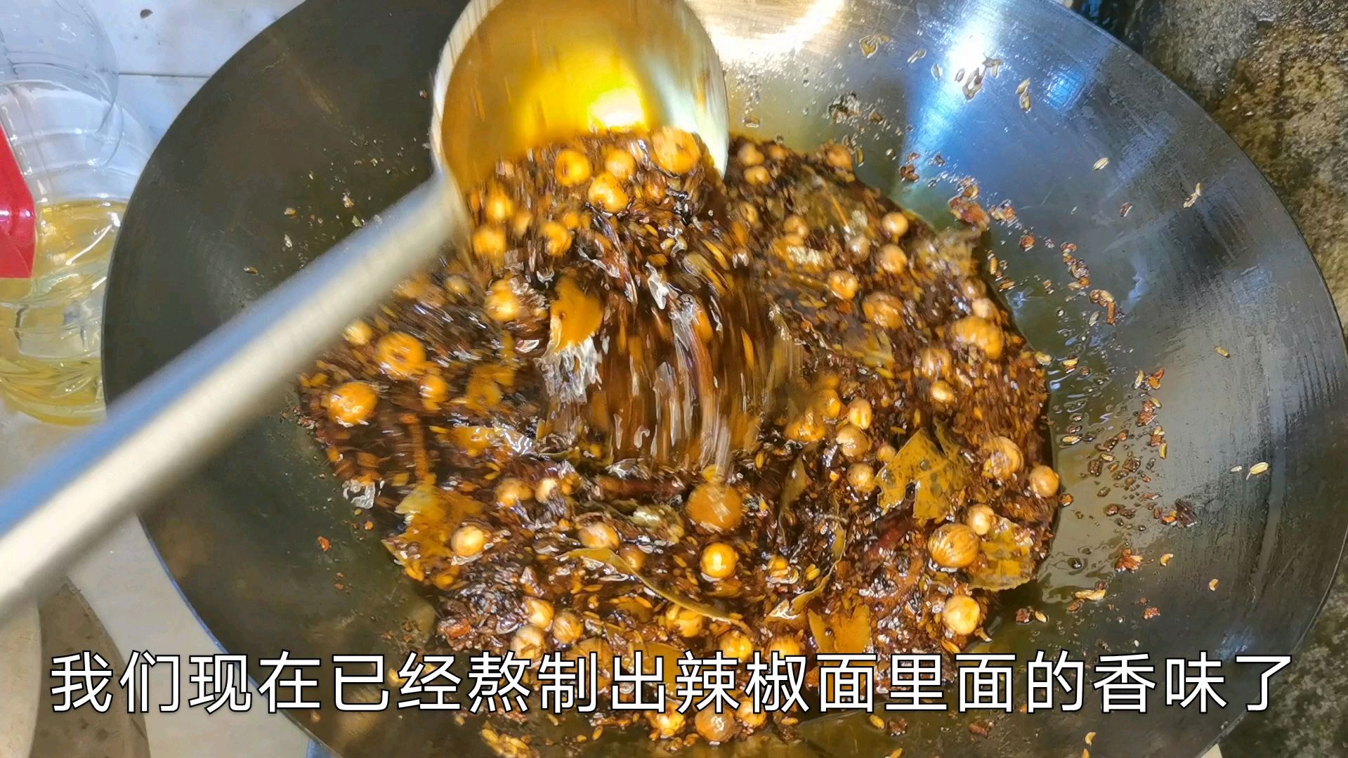 风靡全国的现捞卤菜,全靠这锅秘制辣椒油!无私分享所有核心配方