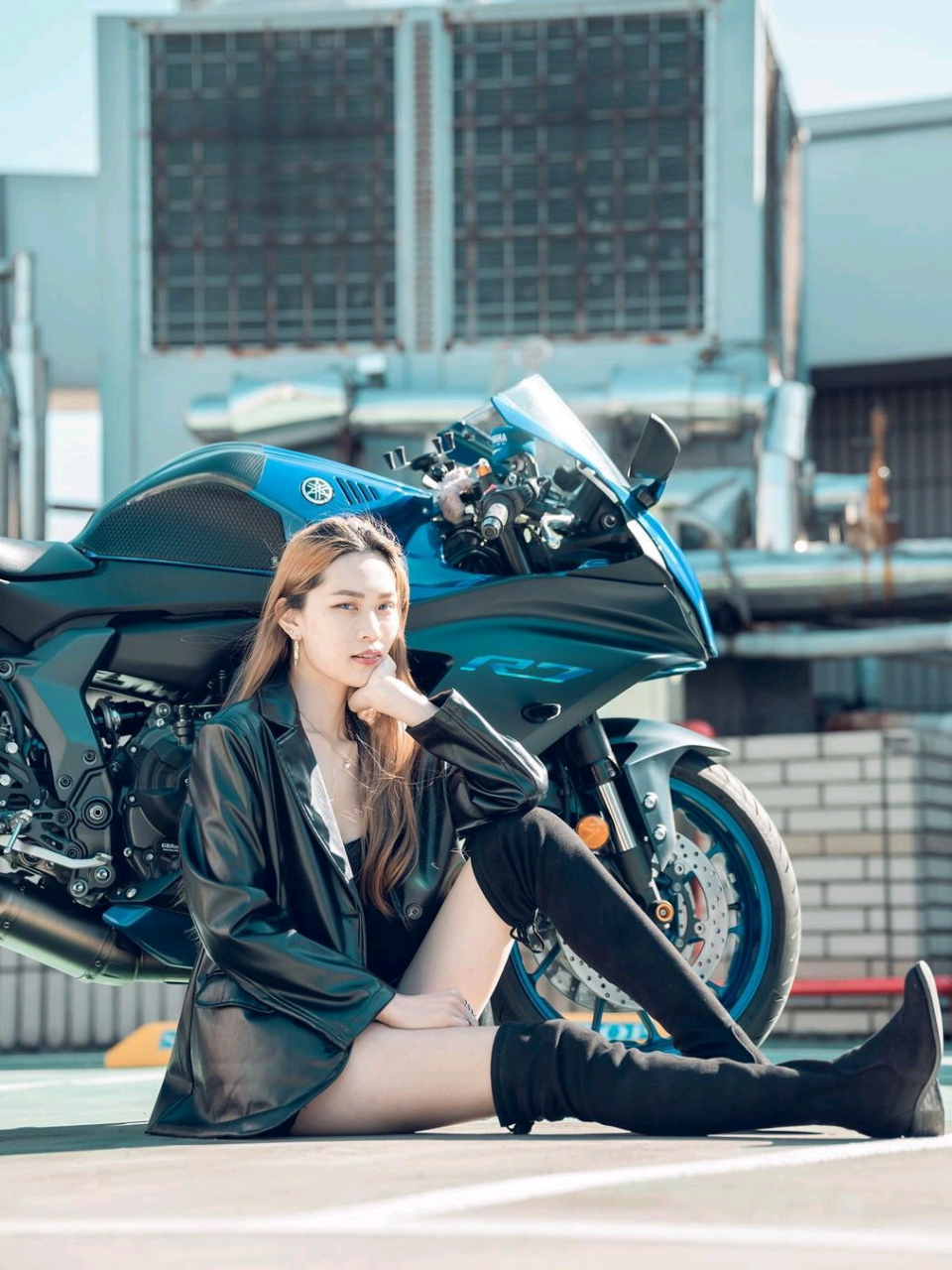 骑机车的小姐姐#摩托车