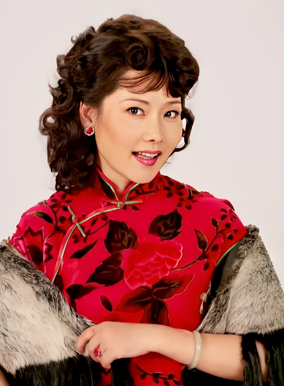 59岁,出生于浙江,在《人生之路》中饰演一位上海母亲   1963年,何赛飞