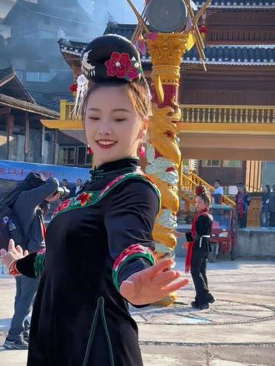 来苗寨吧,我教你跳芦笙舞