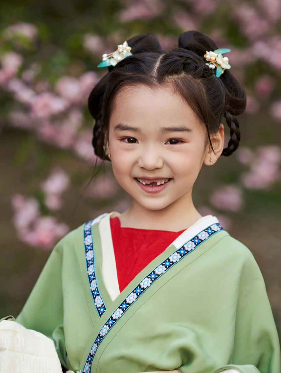 中国颜值最高的小女孩图片