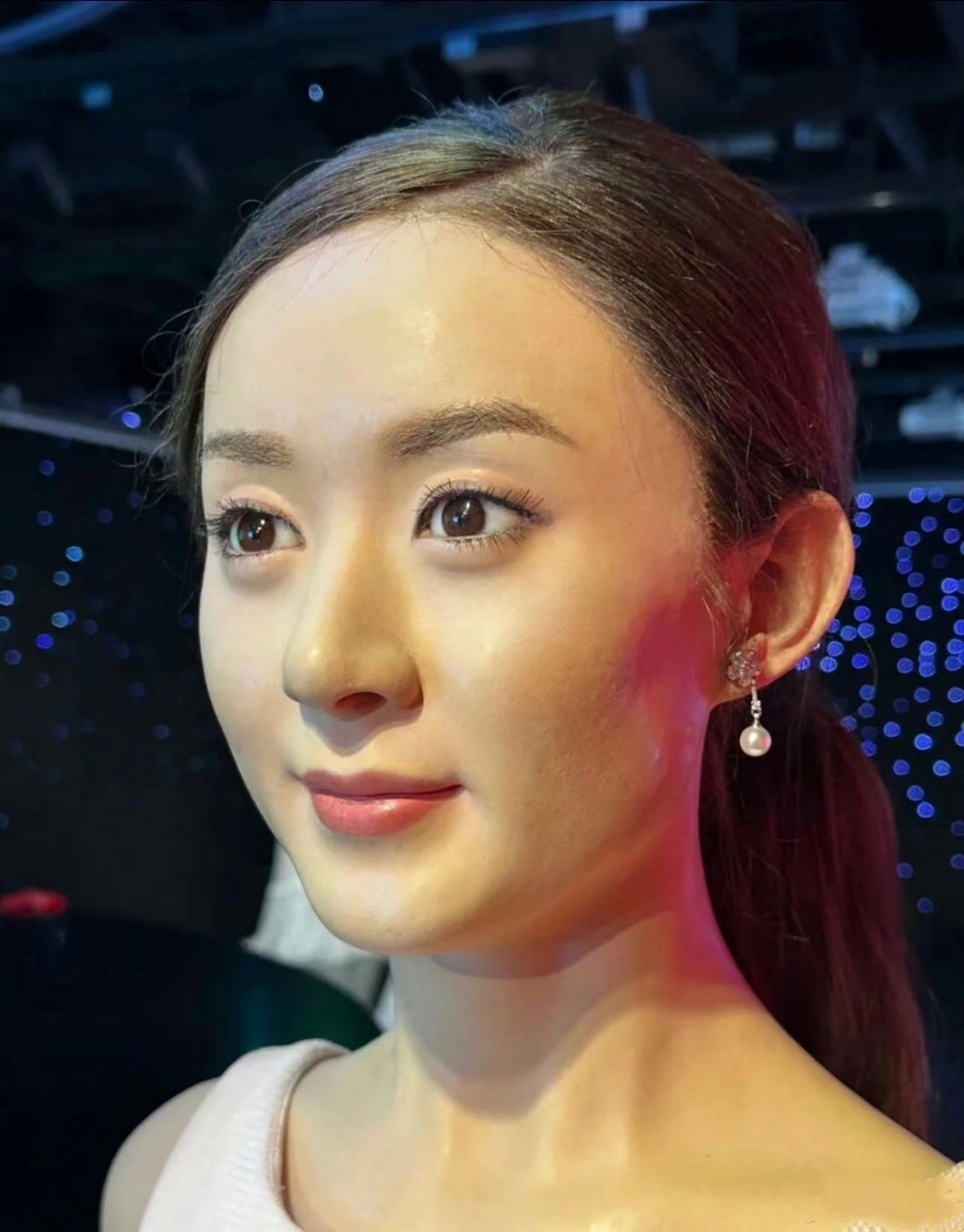 蜡像馆里面有介绍,说是女明星本人素颜的样子[吃瓜]突然发现周冬雨赢