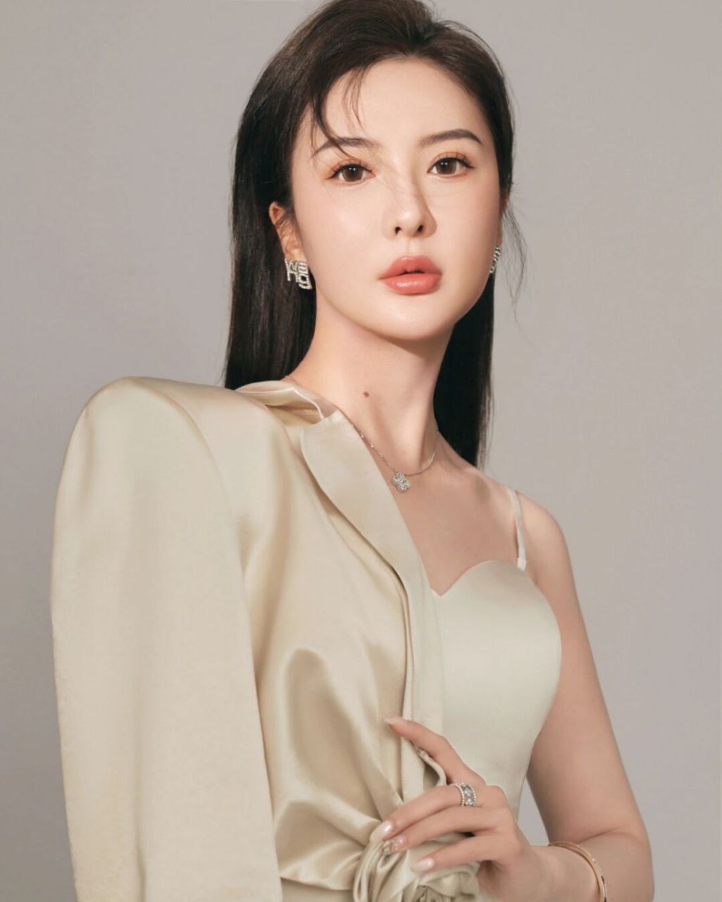 高级感西装美女写真|赴一场氛围感的浪漫