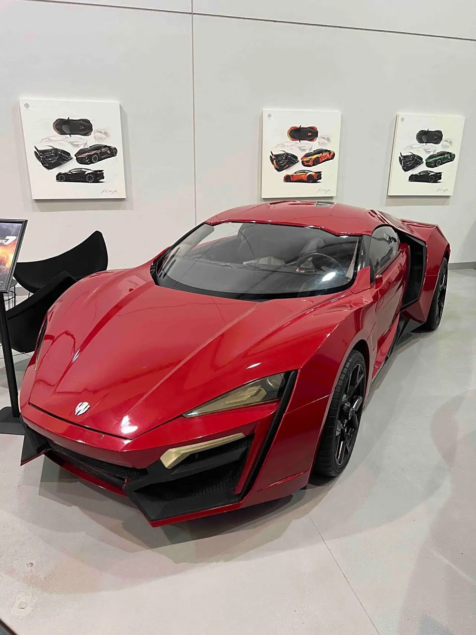 生产这款跑车的公司叫w motors,是一家来自黎巴嫩的跑车公司,总糙在