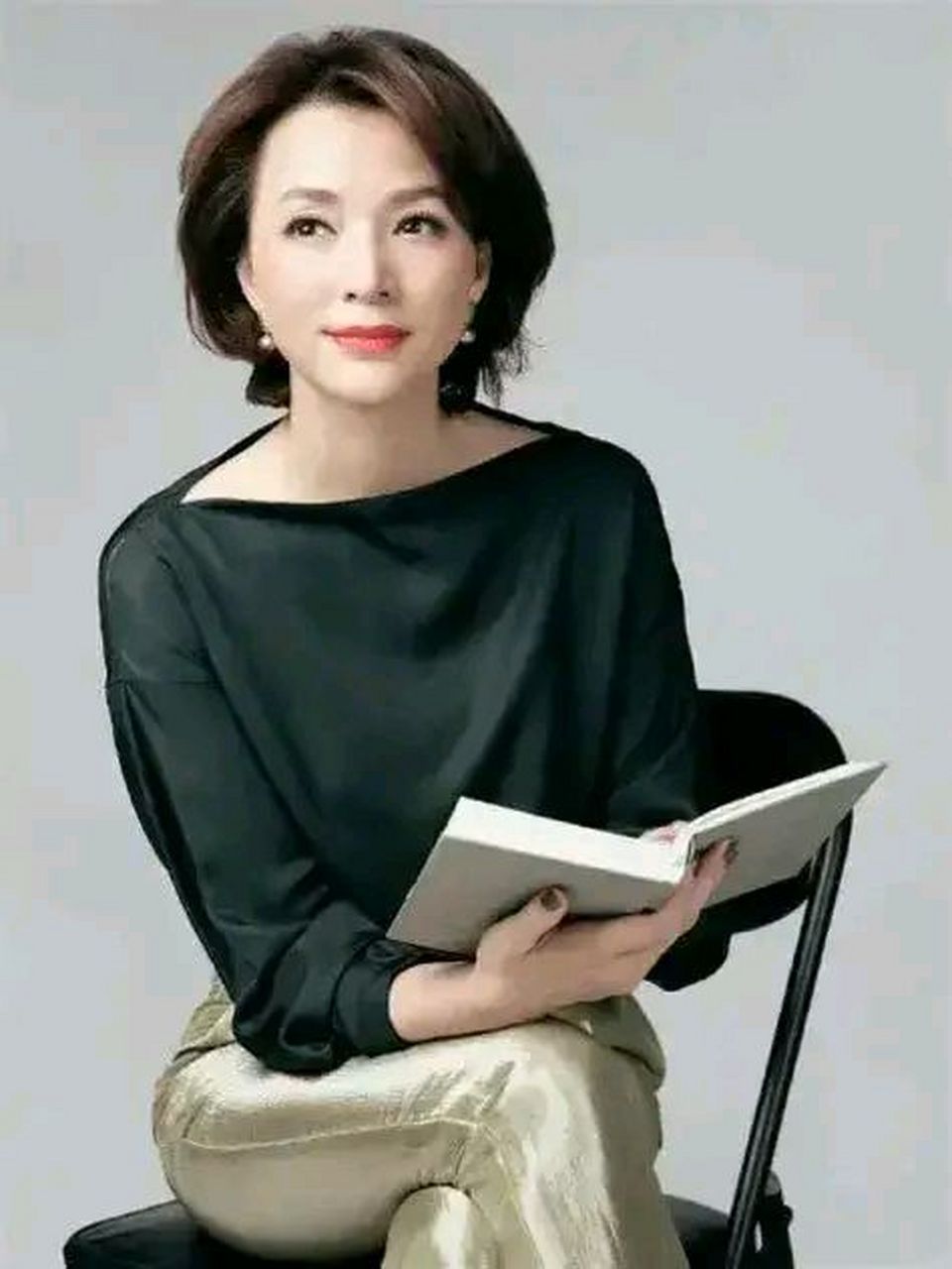董卿美国豪宅曝光,光豪宅内就有7间卧室,11个卫生间,非常宽敞舒适!