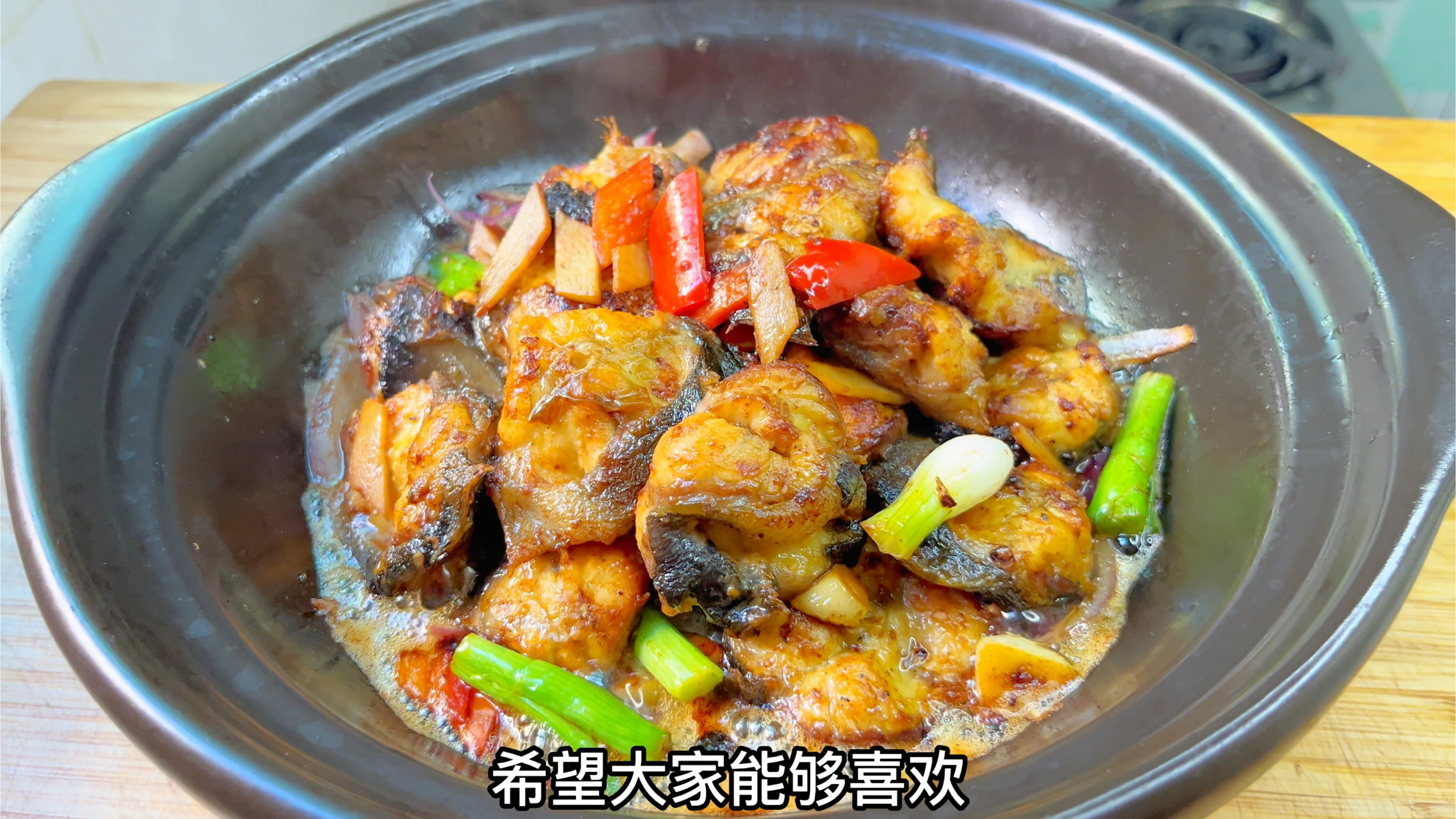 买了半条鳗鱼也就是白鳝，分享煎焗鳗鱼做法，外香里糯