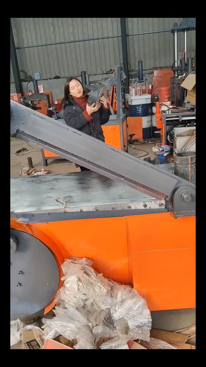 今天来个比橡胶撕碎机 还好的电动大铡刀-度小视