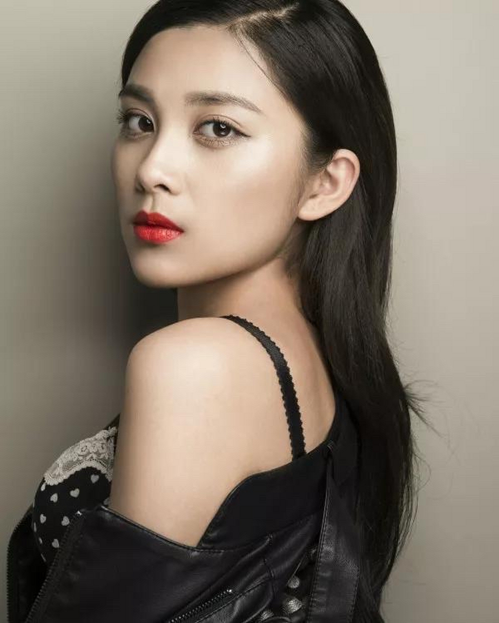 王伊瑶,1991年6月30日出生于黑龙江省大兴安岭地区,中国内地影视女