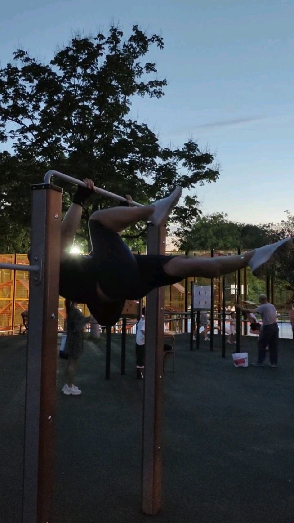 又是一个单腿前水平