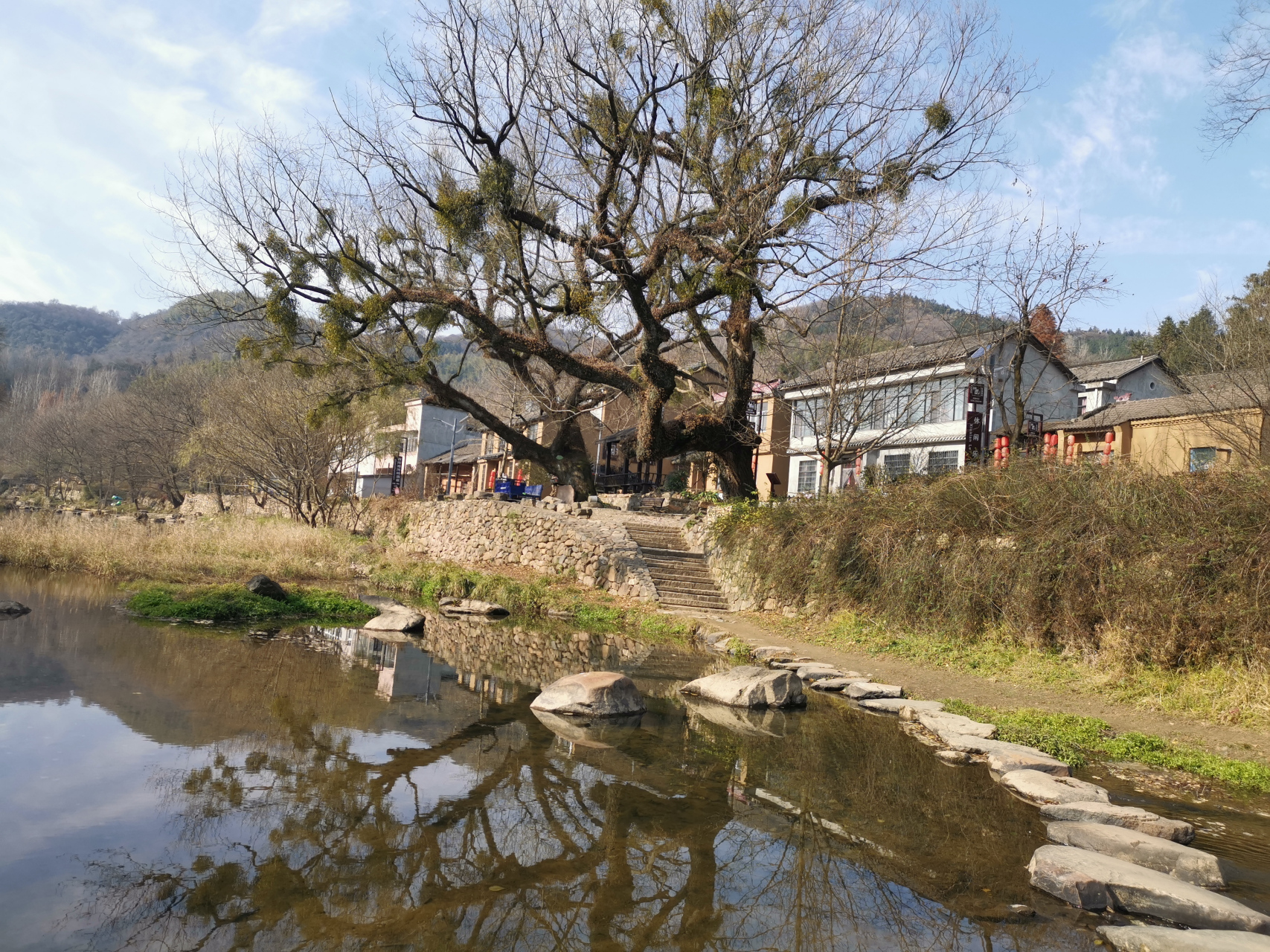 信阳新县西河湾古村落,梦里的老家!枯藤老树昏鸦,小桥流水人家!
