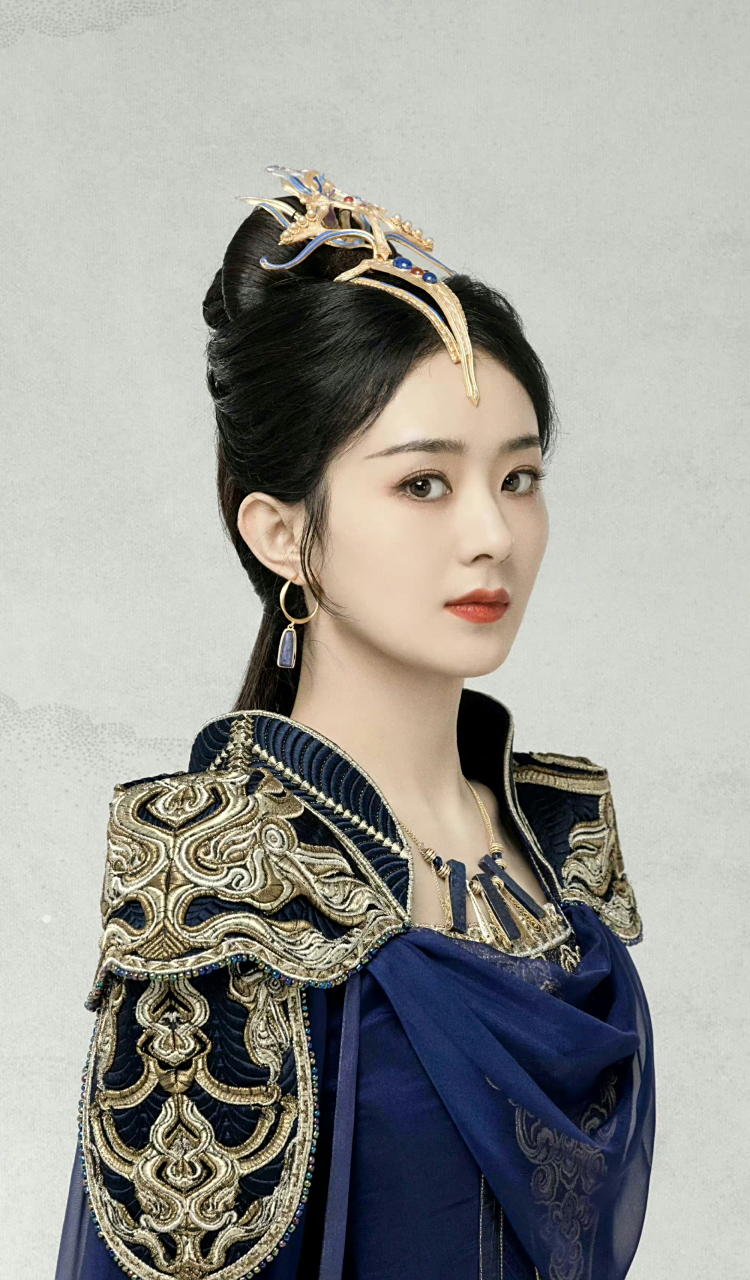 "   凤凰挺立,衔珠而生.  斩妖除魔,震慑八方.