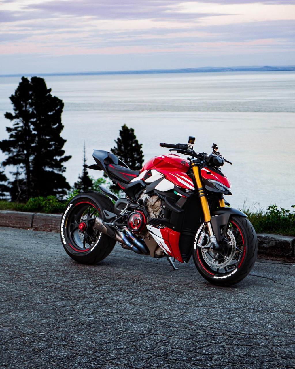 杜卡迪街霸#摩托车