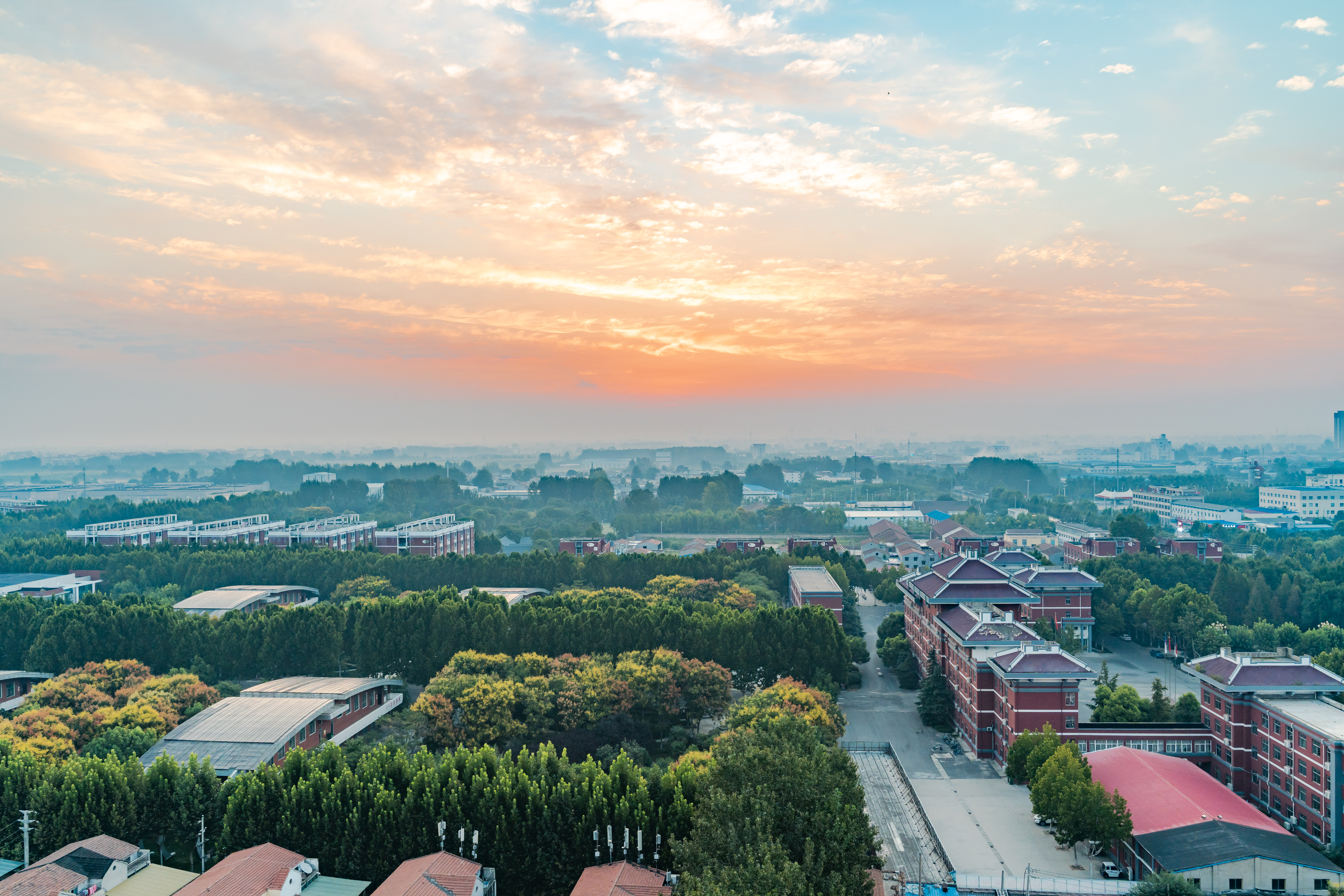 河南最美大学商丘学院图片