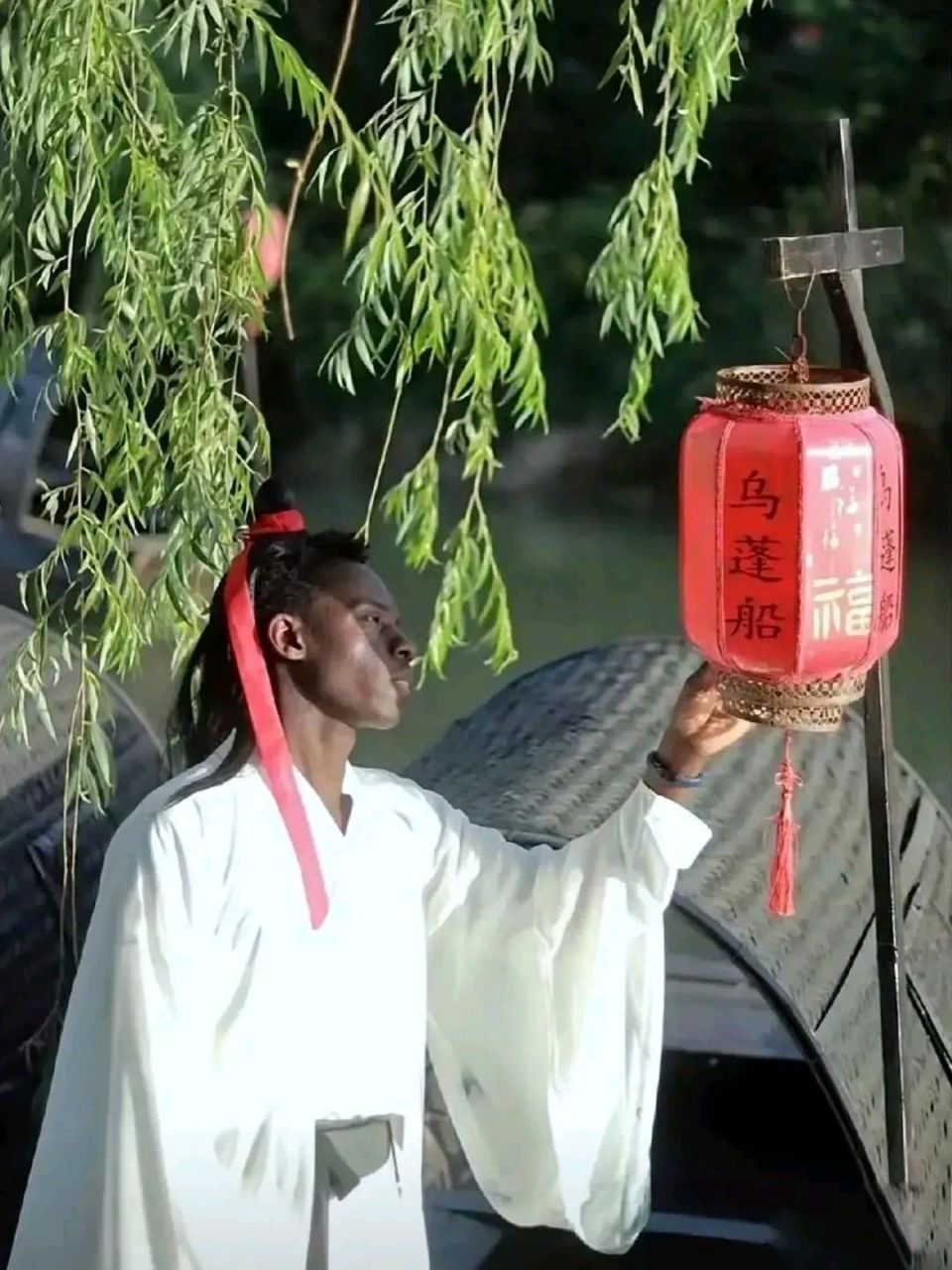 黑人穿汉服会是什么样?大家看好看吗?