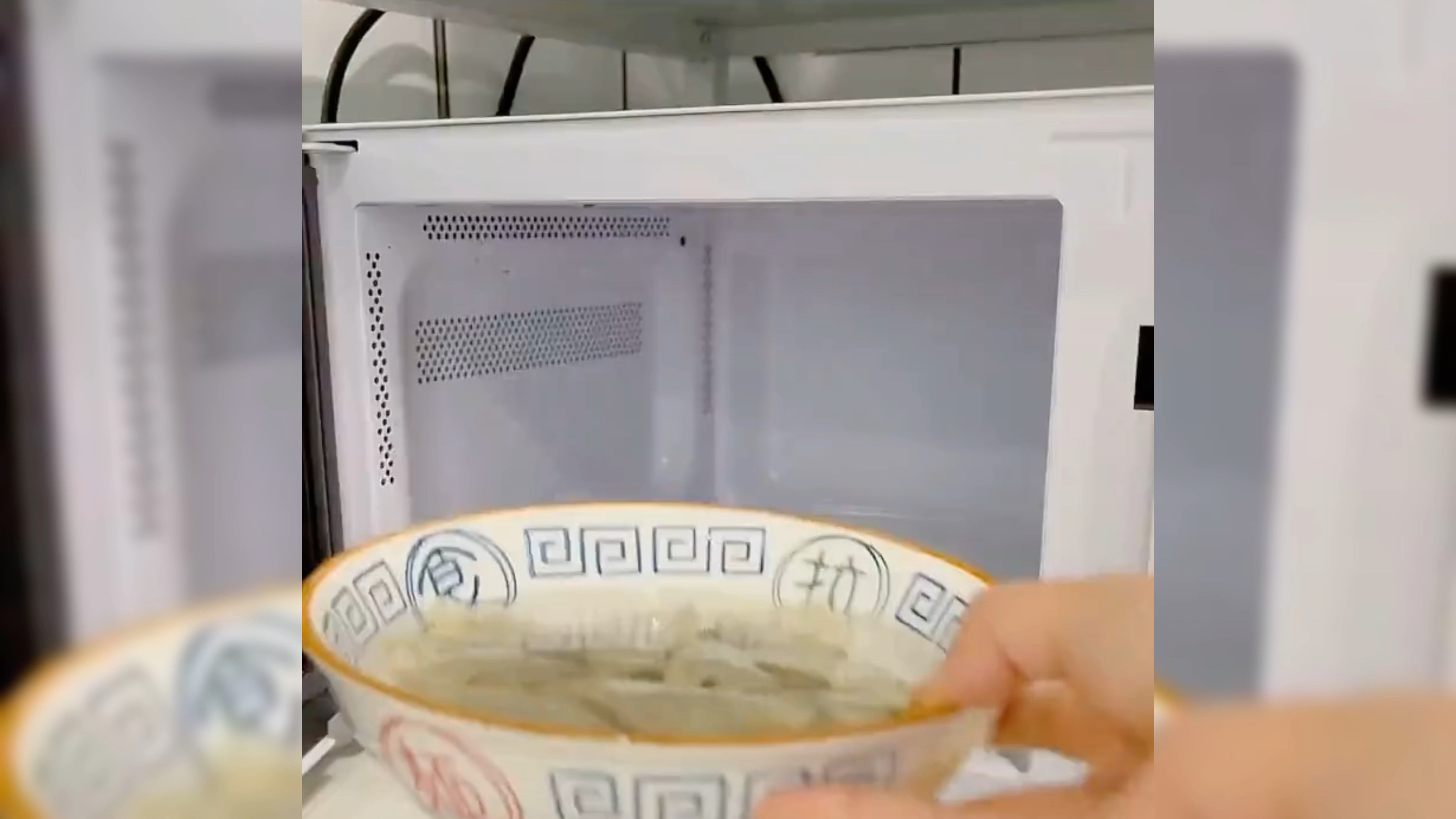 原来微波炉最简单的是热饭,还有好多的功能