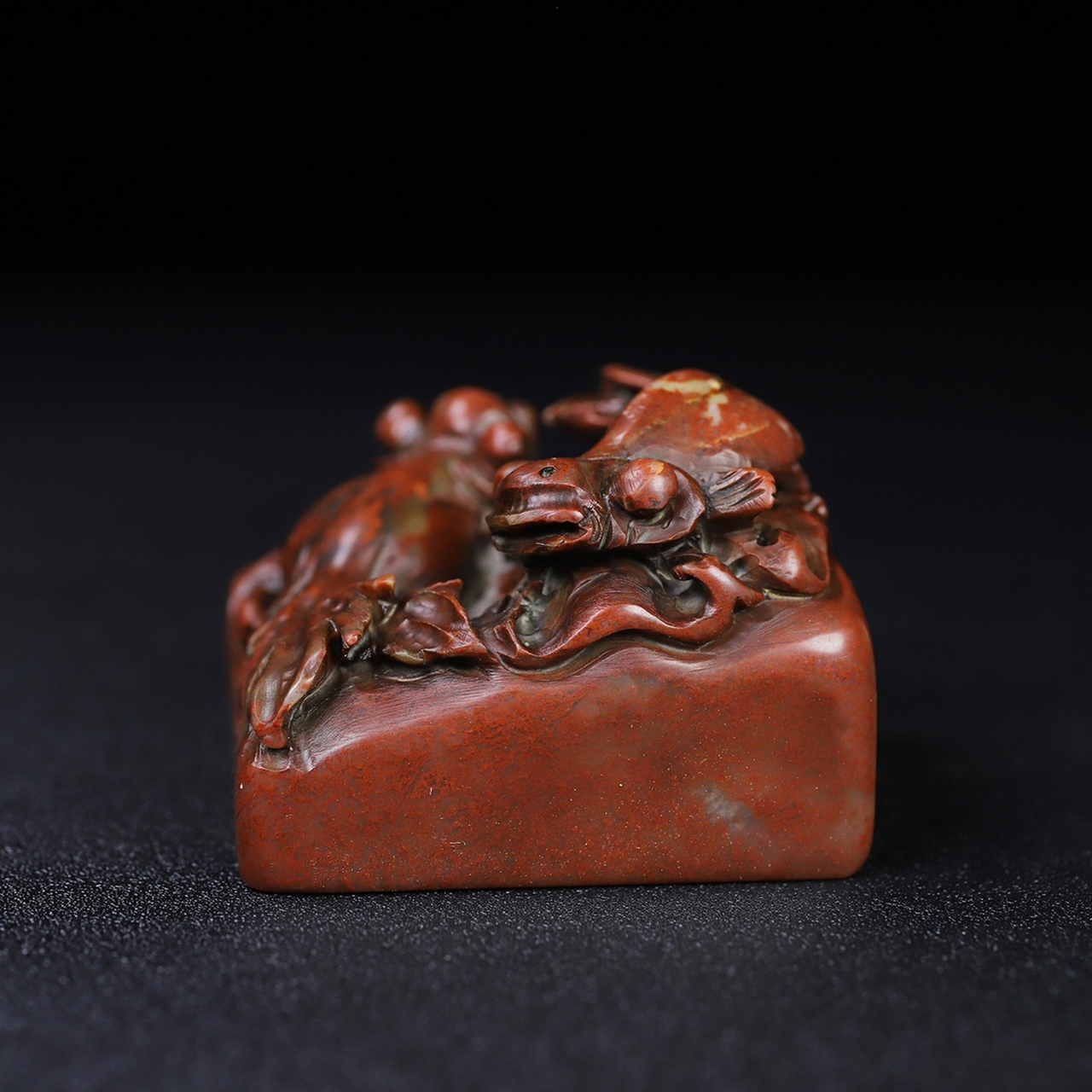 旧藏寿山石朱砂红巧雕【金玉满堂】金鱼钮印章,长5.5厘米宽5.