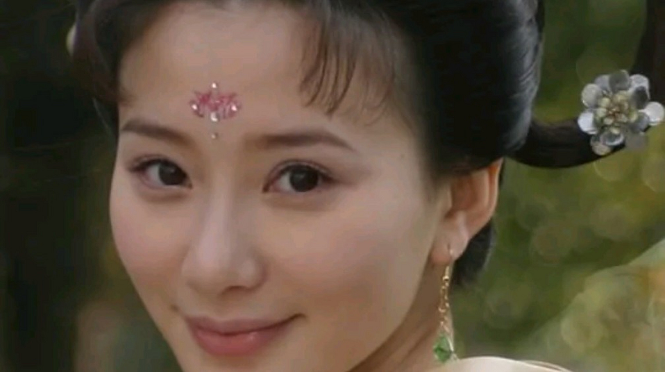 这天,宋太宗传小周后侍寝.