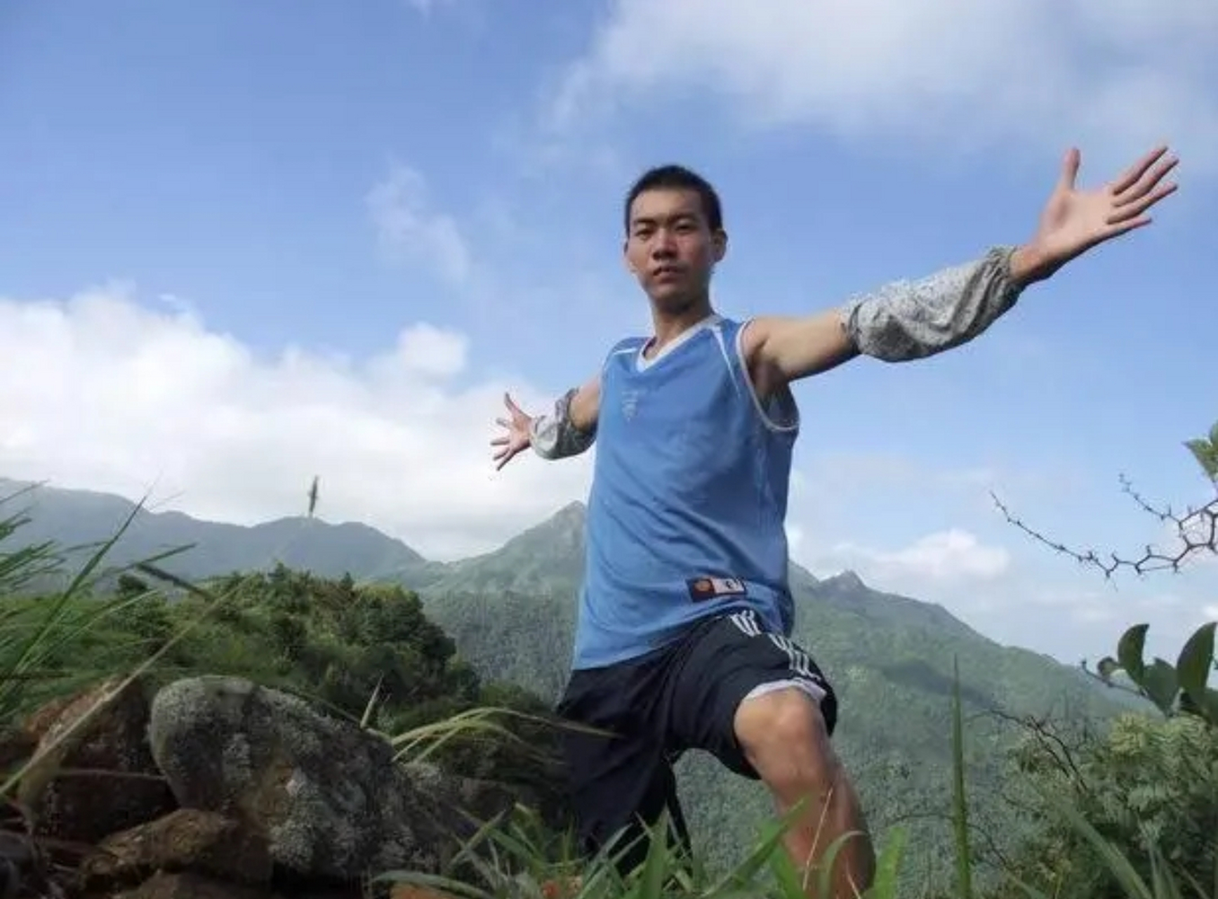 在黄晓东的广东千米山峰资料中,海拔1336米的莲花山有一座卫峰,名字叫