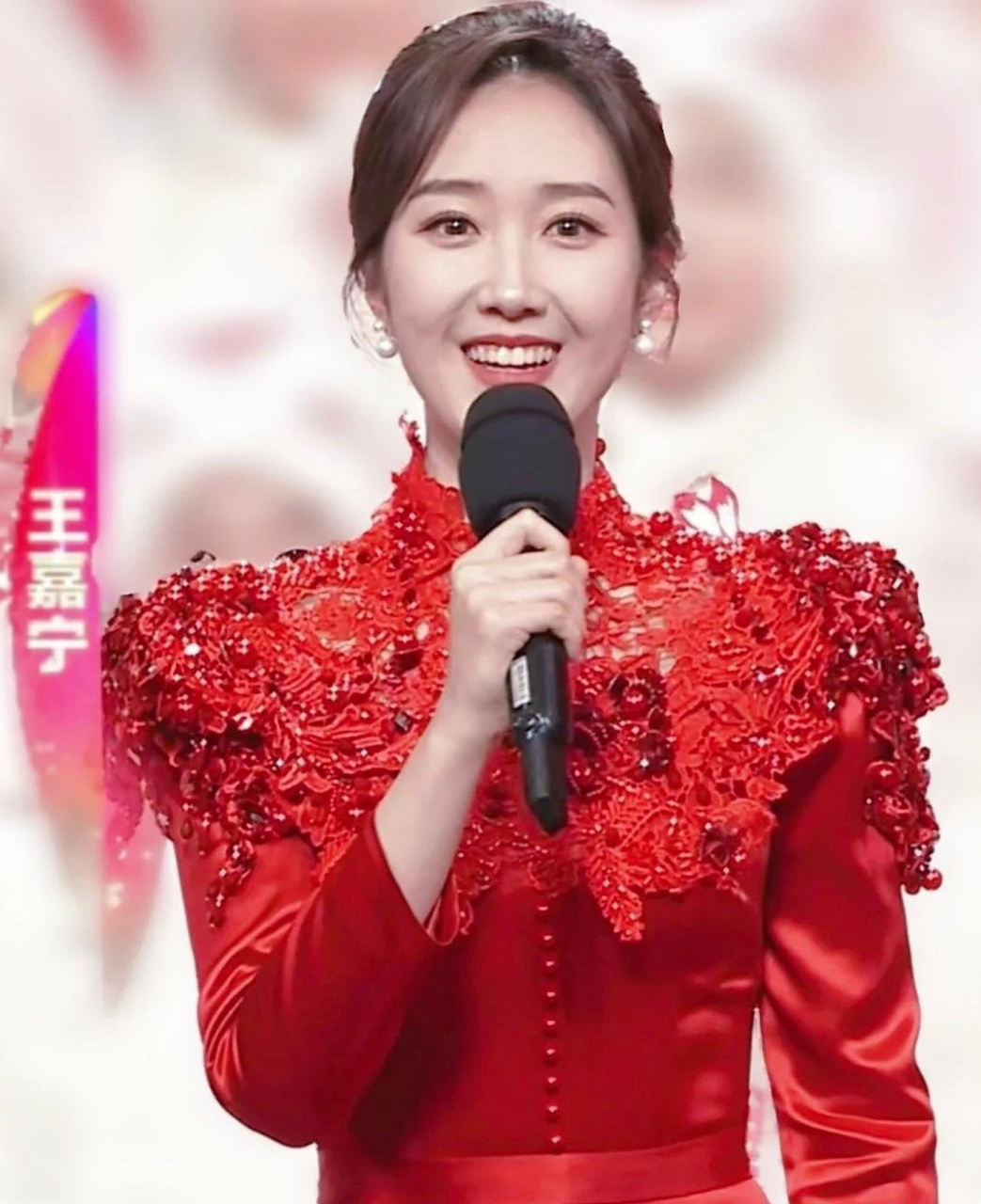 2023年6月10日,央视女主持人王嘉宁在其微博发帖宣