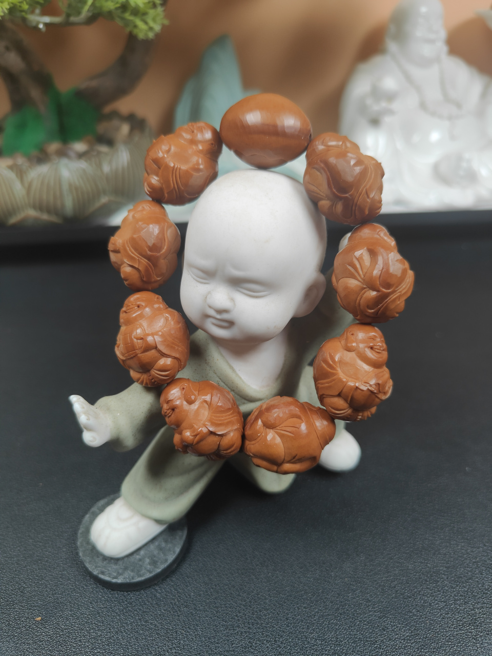 2.2手工橄榄核雕八宝弥勒